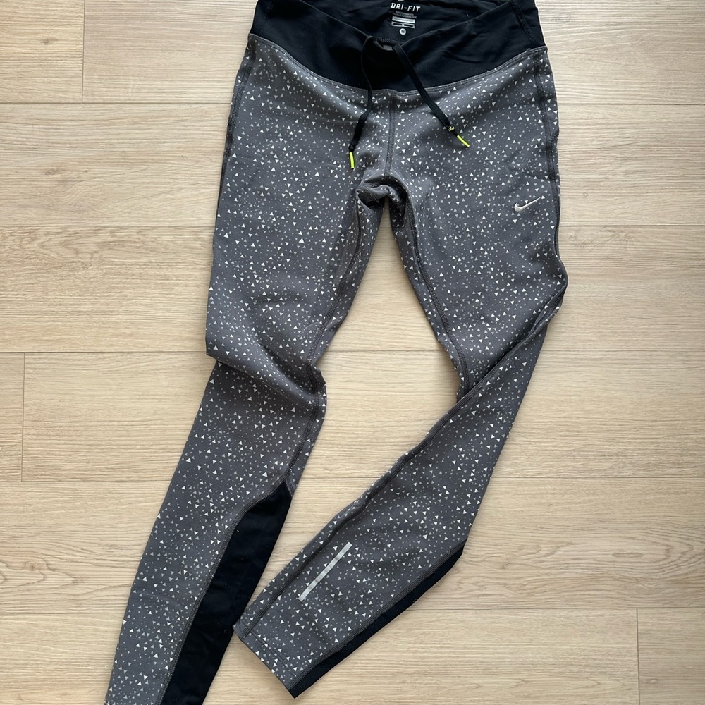 Nike Black and Gray Dri-FIT Triangle Print Leggings - Picture 2 of 5